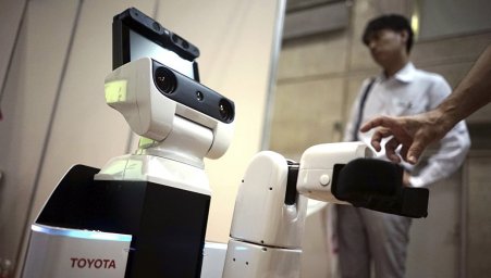 Технологии без границ: от онлайн-медицины до робота-секретаря