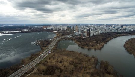 В районе Строгино в Москве спасли двоих детей, которые оказались на плоту