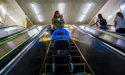 Что известно о инициативе Минтранса про запрет детских колясок в метро