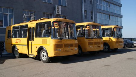 Шесть новых школьных автобусов отправляются в Томский район Шесть новых школьных автобусов отправляются в Томский район