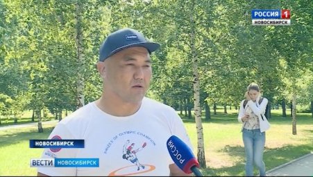 Детскому тренеру из Казахстана, спасшему людей из горящего автобуса, помогли с документами